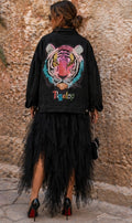 Chaqueta denim negra con bordado de tigre en pedrería